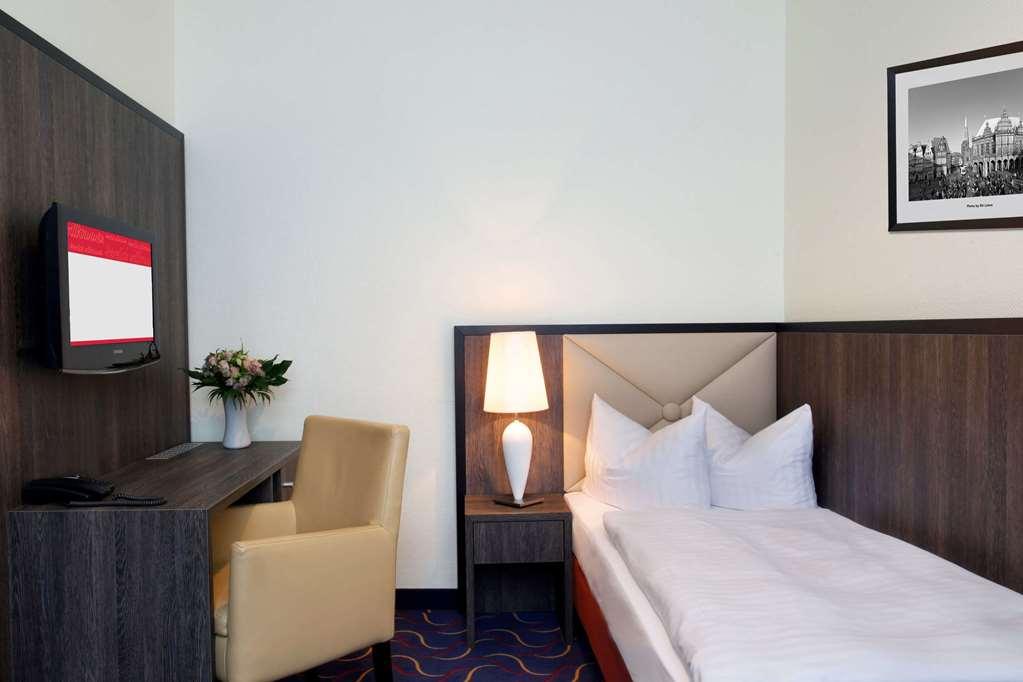 H+ Hotel BRE Room photo