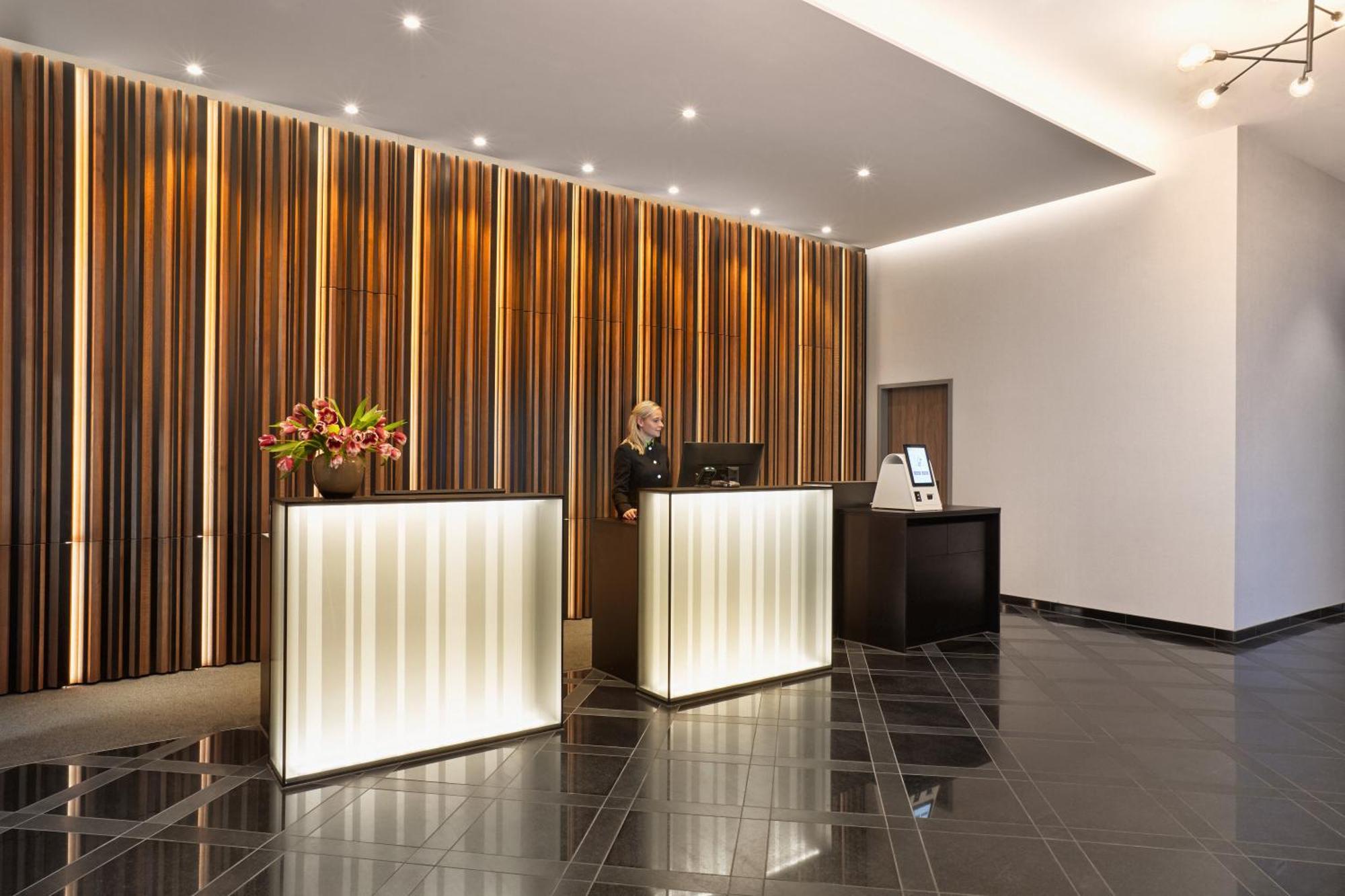 H+ Hotel BRE Exterior photo