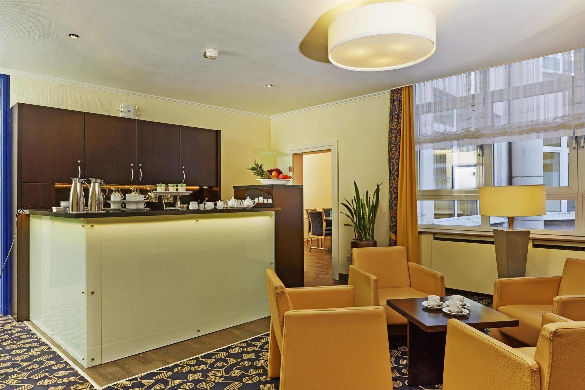 H+ Hotel BRE Exterior photo