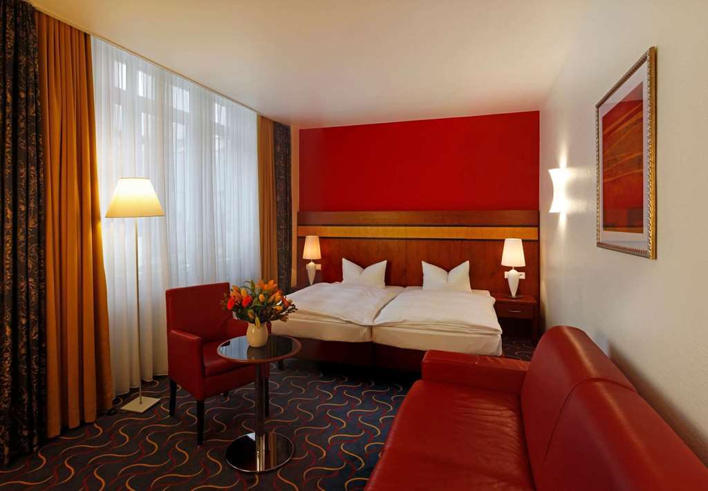 H+ Hotel BRE Room photo