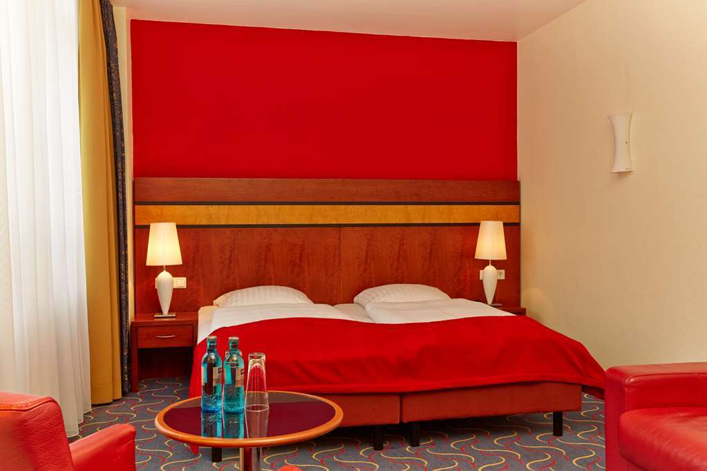 H+ Hotel BRE Room photo