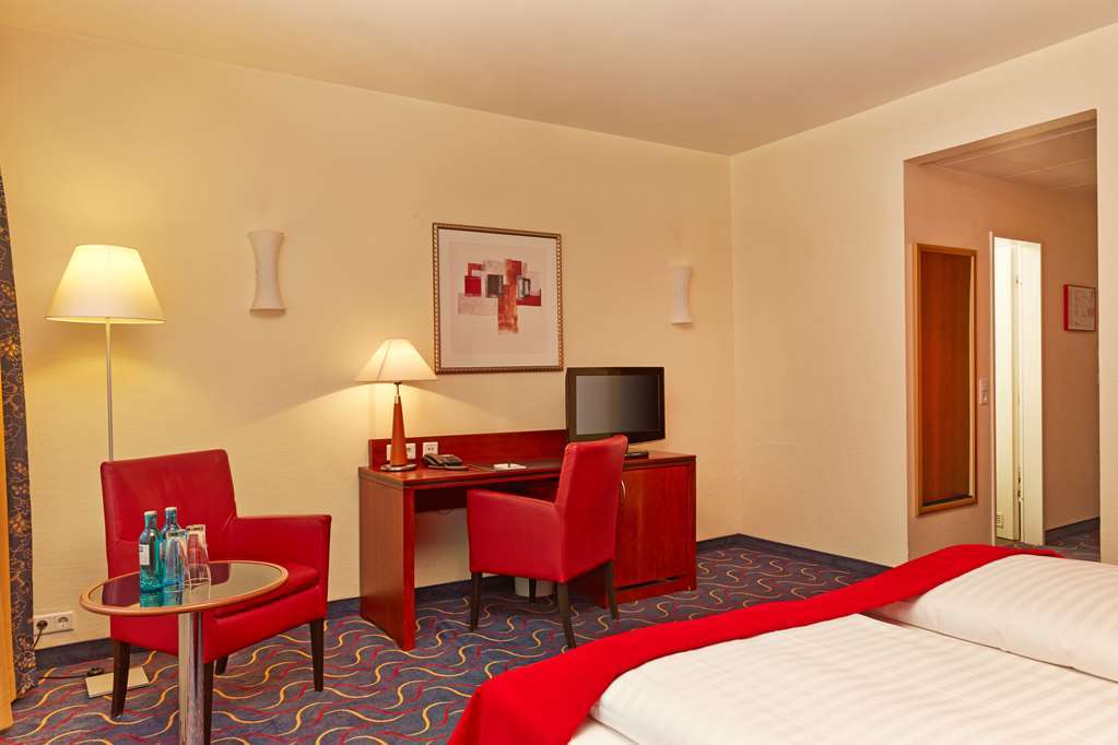 H+ Hotel BRE Room photo